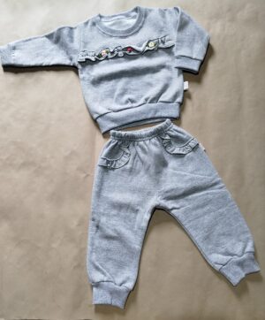2026/06/1001346956-scaled.jpg conjunto frizado Gris